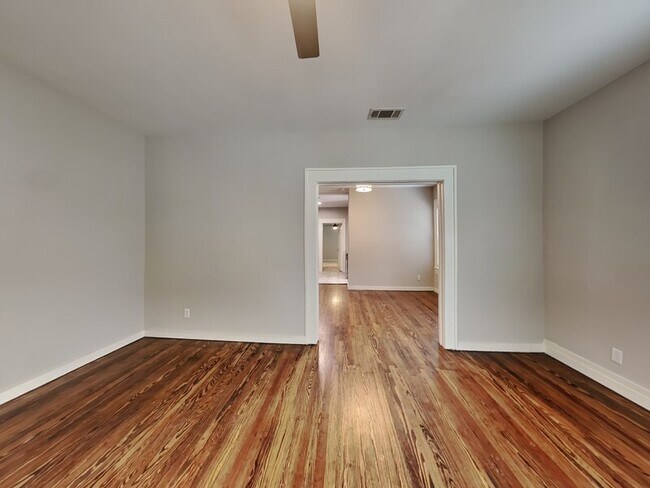 Foto del edificio - 5221 Lindsley Ave