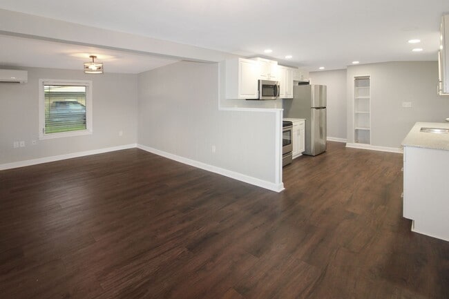 Building Photo - Venice Annual Home for Rent
