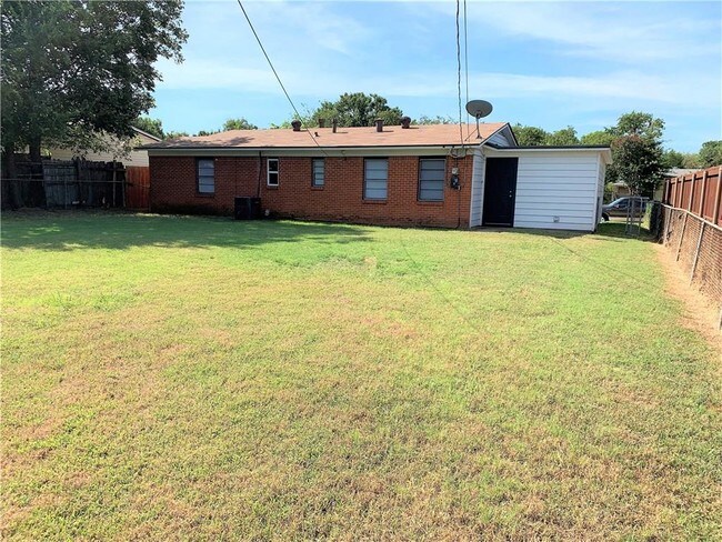 Building Photo - 907 Belvedere Dr