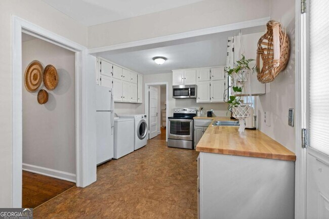 Foto del edificio - 557 Glenwood Pl SE