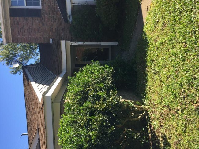 Building Photo - 900 Beresford Ct