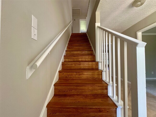 Foto del edificio - 2818 Stoney Wood Dr