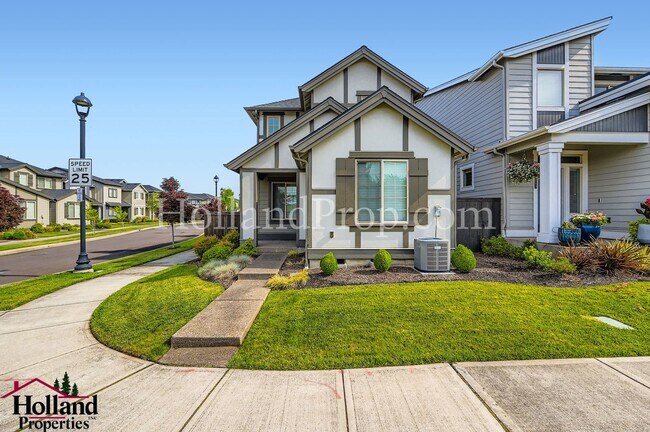 Foto del edificio - ** NEW PRICE ** Gorgeous 3-Bed Hillsboro Home with a Fenced Yard!
