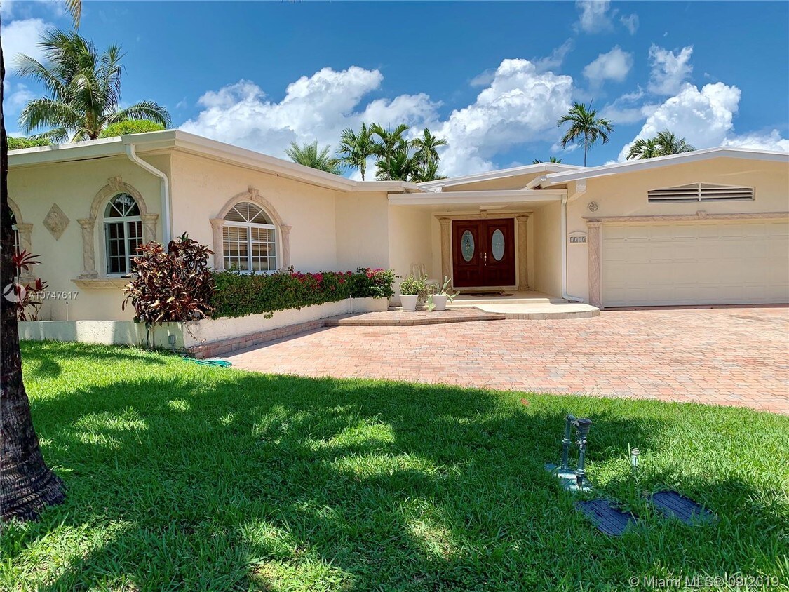 Primary Photo - 1303 Biscaya Dr