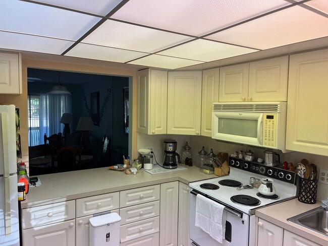 Foto del edificio - Sunshine Sanctuary: 2/2 condo, 1400 sqft, ...