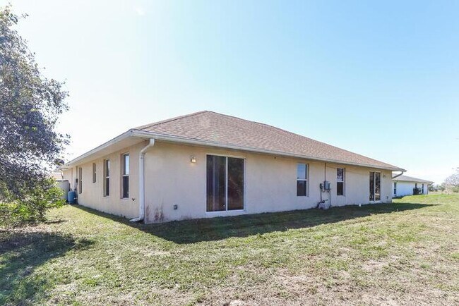 Building Photo - Attractive 3/2/1 Duplex in Lehigh Acres!