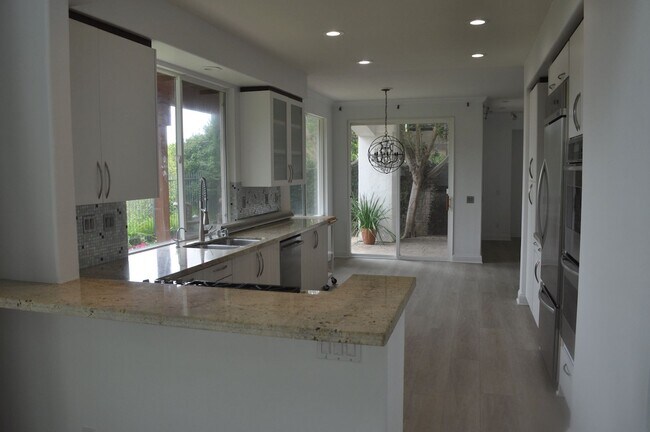 Foto del edificio - 3BR+/3BA EXECUTIVE HOME IN EVER POPULAR RI...