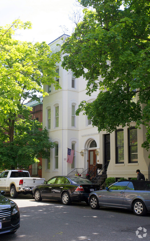 Primary Photo - 3044 N St NW