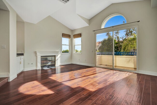 Foto del edificio - 6463 Zuma View Pl