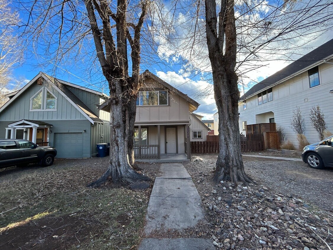 Foto principal - 1039 NW Ogden Ave