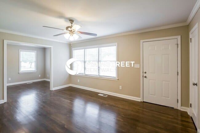 Building Photo - 3 Bedroom Pet-Friendly Home in Marietta, GA with Main Street Renewal