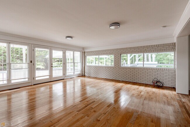 Building Photo - 9825 Hutchesons Ferry Rd