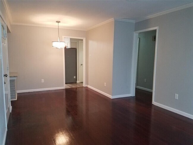 Building Photo - 5643 Heron Dr