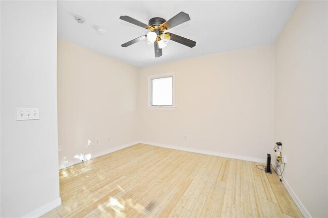 Foto del edificio - 2716 E 22nd St