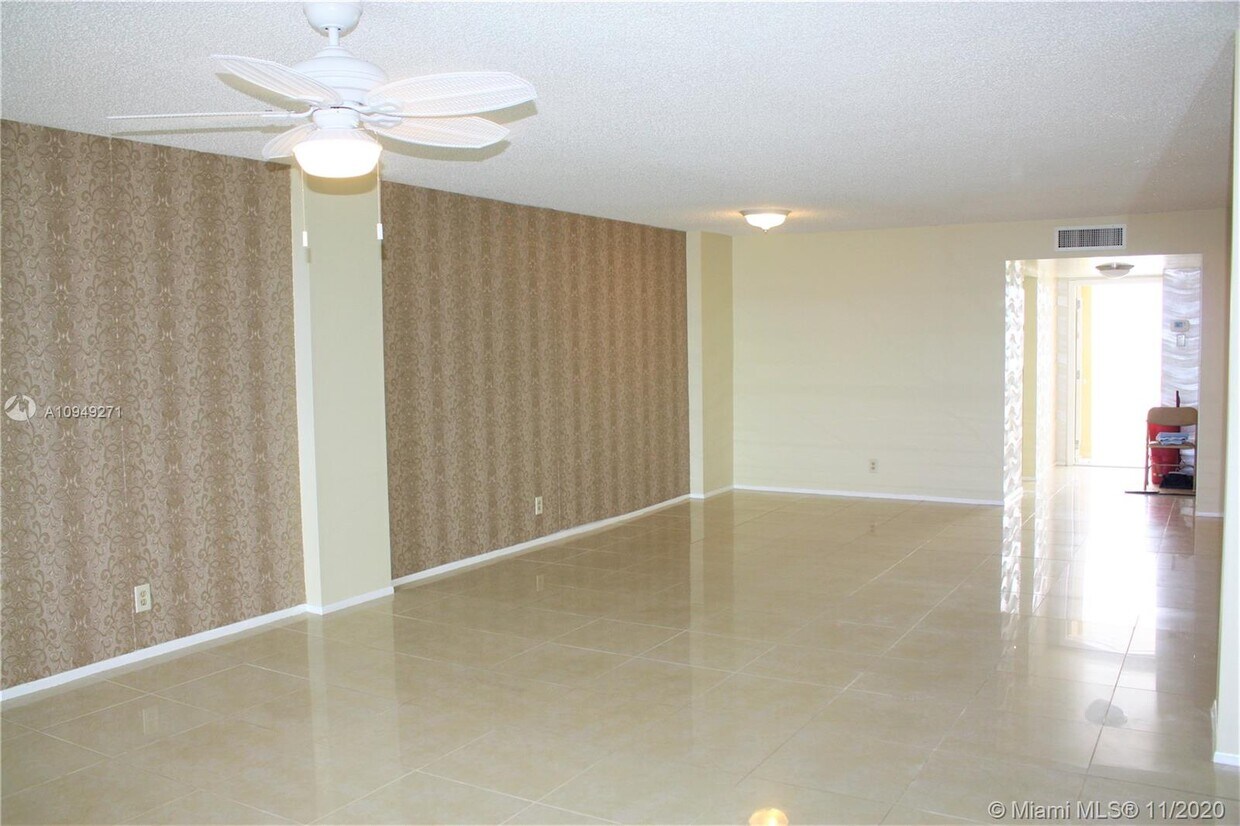 Primary Photo - 1012 N Ocean Blvd