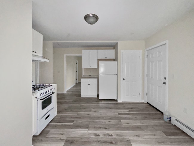 Building Photo - 8-10 Varnum St