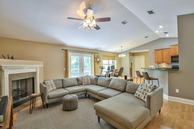 Foto del edificio - 3513 Larkspur Ln