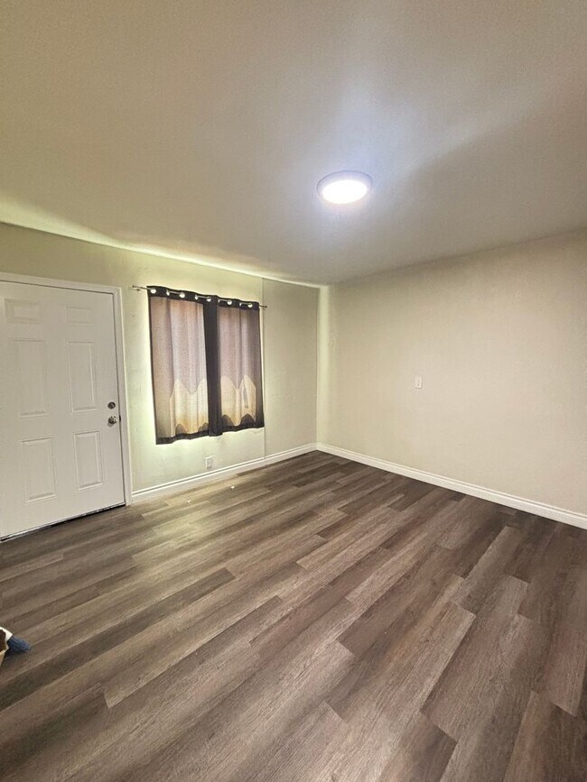 Foto del edificio - 1575 Skyline Dr