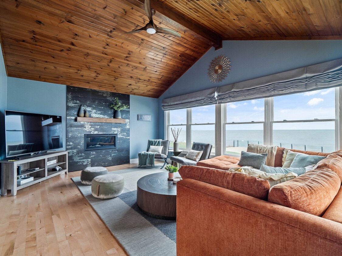 Primary Photo - 32414 Lake Rd