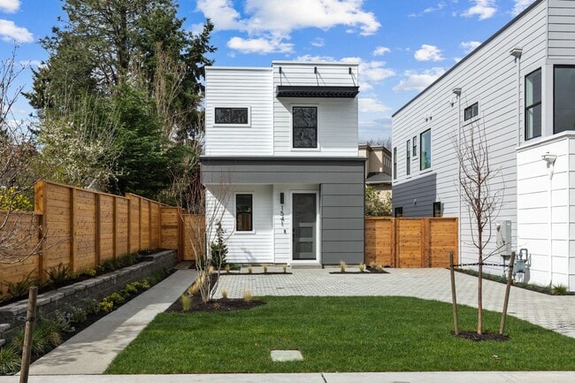 Building Photo - 1541 3rd St
