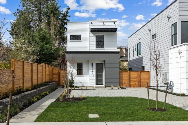 Building Photo - Kirkland Home