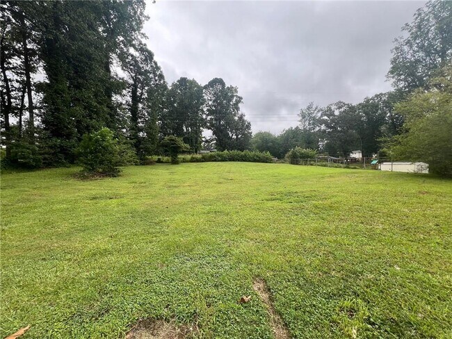 Building Photo - 1128 Lanier Dr
