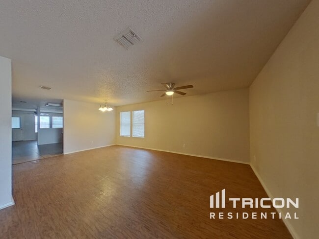 Building Photo - 8769 Garden Springs Dr