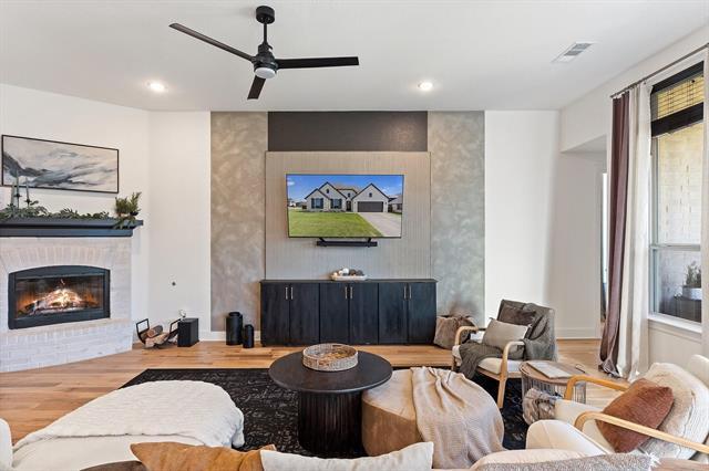 Foto del edificio - 421 Wolf Creek Dr