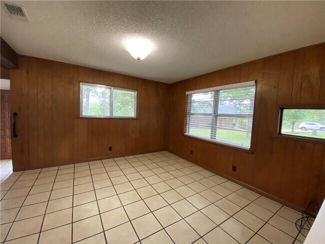 Foto del edificio - 421 Leisure Ln