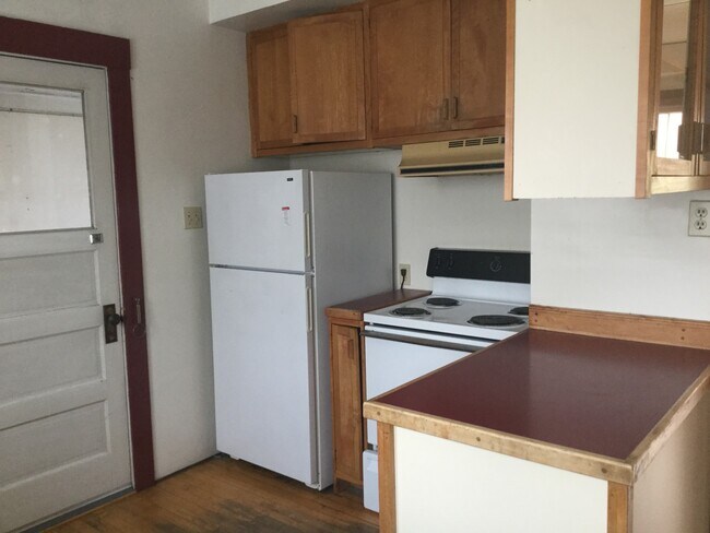 Building Photo - Two Bedroom Home in the Rose Park Neighbor...