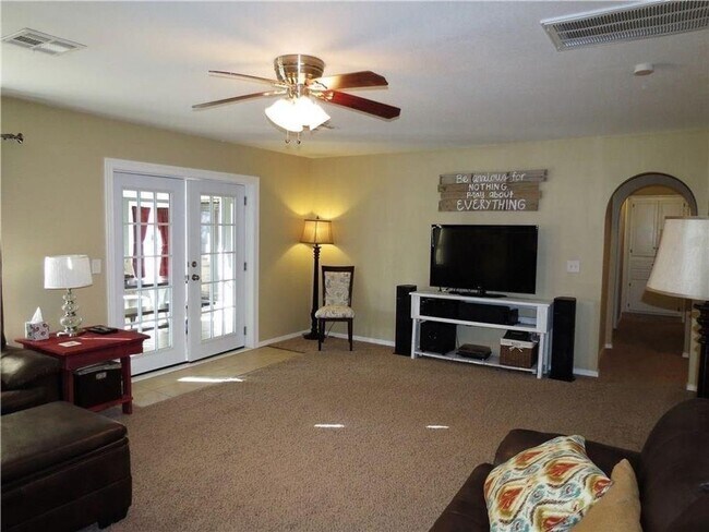 Foto del edificio - Charming 3 Bedroom 2 Bathroom Home In The ...
