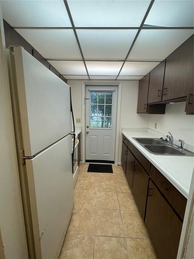 Building Photo - 1020 S Lake Shore Way
