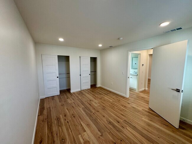Foto del edificio - 1806 Kearney Ave