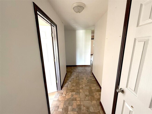 Foto del edificio - 7130 Kings Dr
