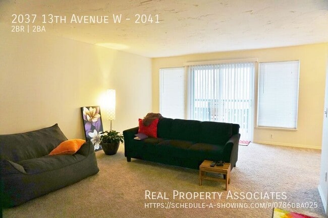 Foto del edificio - 2037 13th Ave W