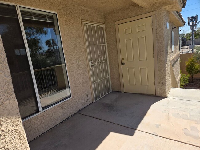 Foto del edificio - NW Areas. Condo Unit Upstairs