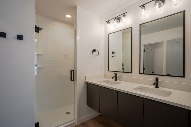 Baño Primay - 493 W 620 N