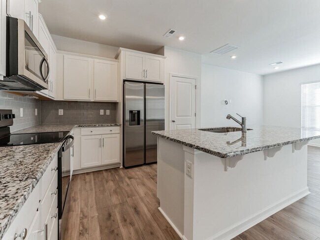 Foto del edificio - 3 Bedroom Townhome in Charlotte