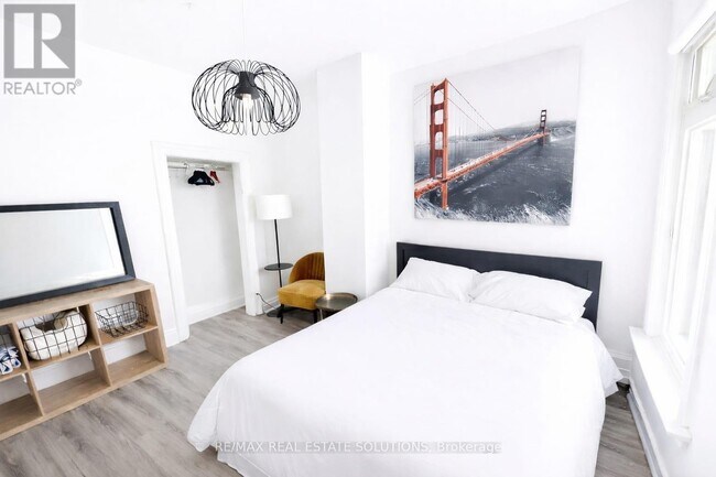 Photo du bâtiment - 206 Bathurst St