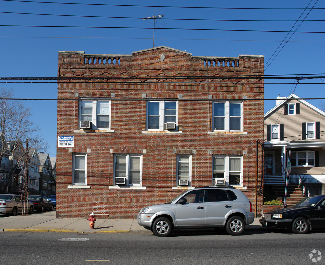 Building Photo - 573 Avenue E