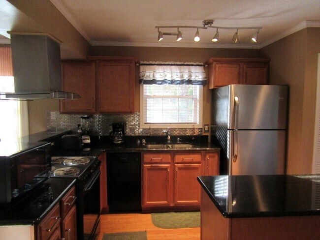 Building Photo - 4265 Villas Dr