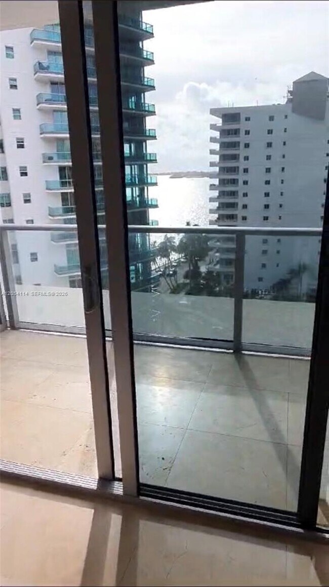 Foto del edificio - 1300 Brickell Bay Dr