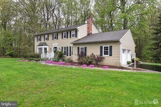Building Photo - 19 Monterey Dr