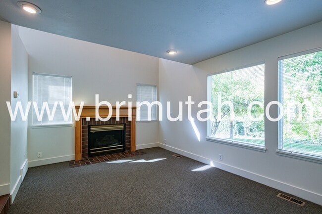 Photo - 1147 E Garfield Ave Apartment