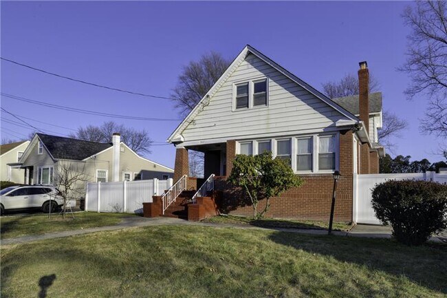 Building Photo - 282 Demorest Ave