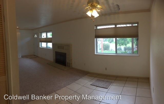 Building Photo - 2455 Belladonna St