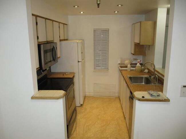 Building Photo - 3 bedroom in Everett WA 98204
