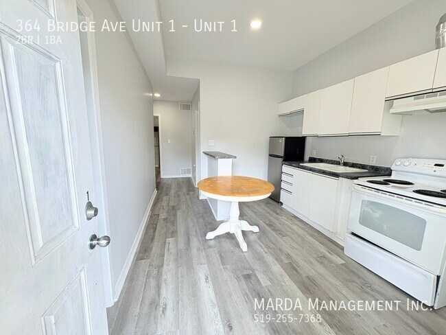 Photo du bâtiment - 2 BEDROOM 1 BATH MAIN FLOOR UNIT - ALL UTI...