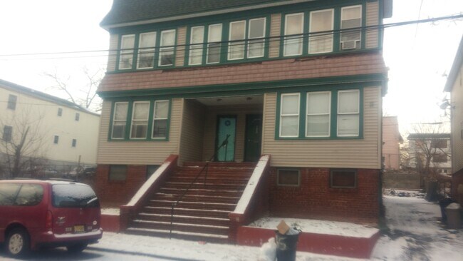 Foto del edificio - 133 Schuyler Ave