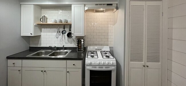 Foto del edificio - 314 W 8th St